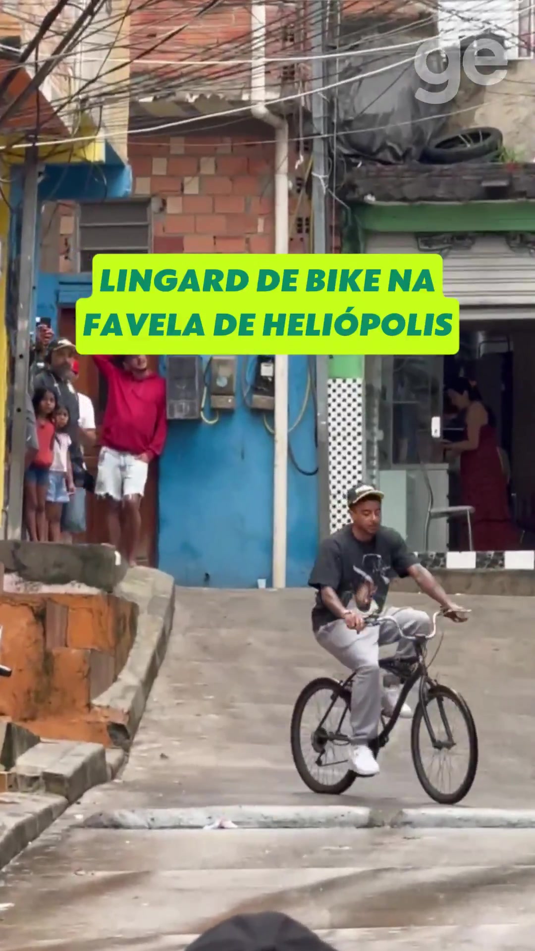 开云体育官网-巴媒：林加德在巴西贫民窟拍摄视频，融入当地文化